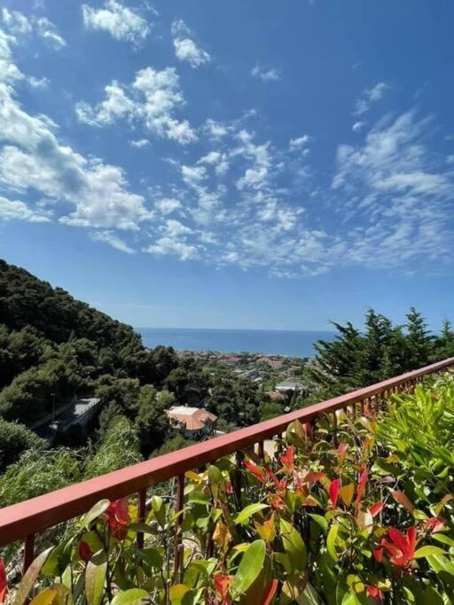 Casa Vacanze Luna 2 Vallecrosia Zewnętrze zdjęcie